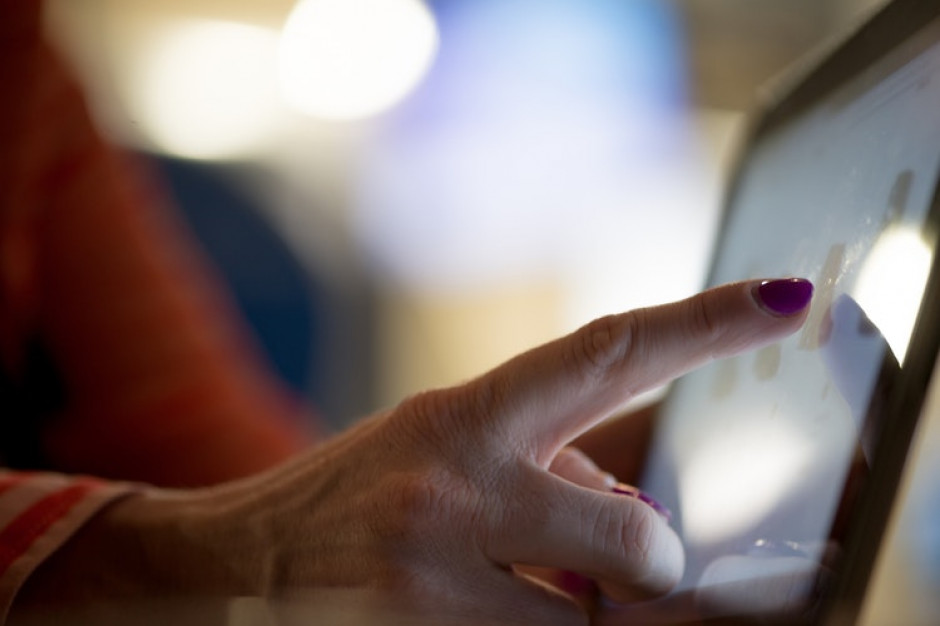 fot. unsplash.com Badanie: 2/3 pracowników sklepów detalicznych uważa, że tablety mogą im pomóc podnieść poziom obsługi klienta