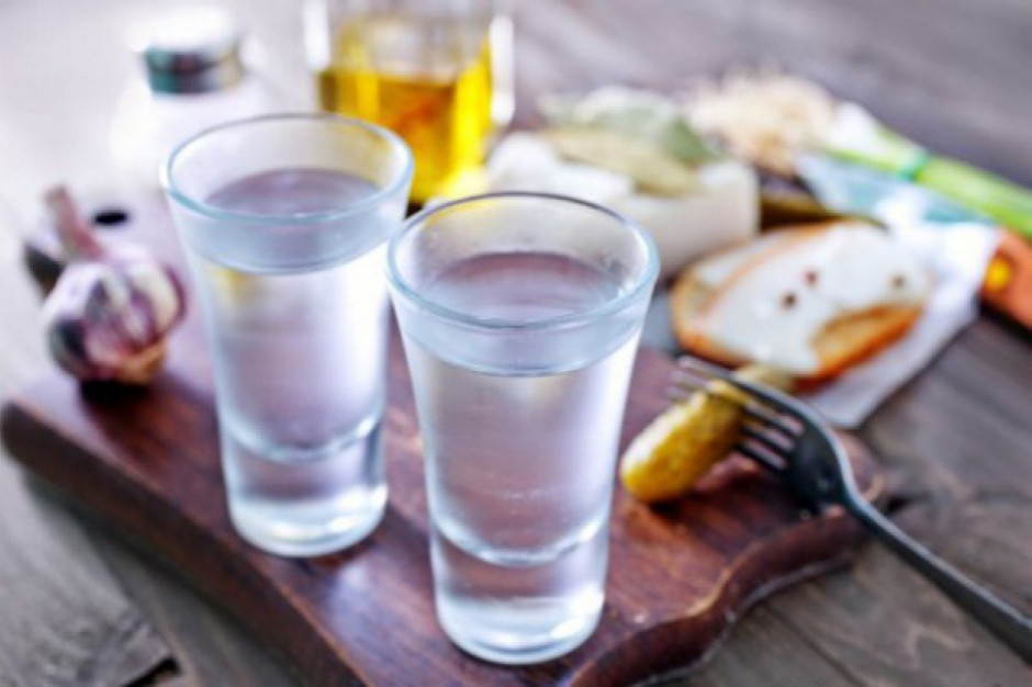 fot. shutterstock Promocja na wódkę w Stokrotce. Sieć szykuje ofertę na wesela?
