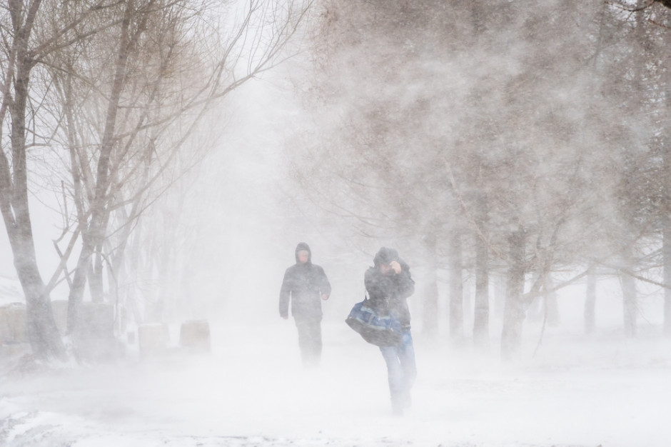 fot. shutterstock IMGW ostrzega przed intensywnymi opadami śniegu, silnym wiatrem i zamieciami
