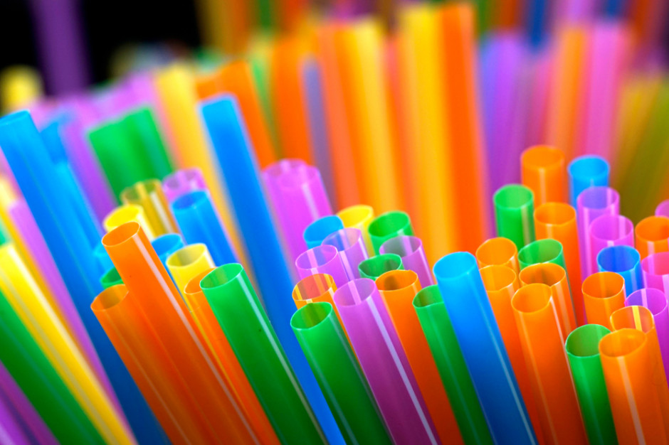 fot. shutterstock Ambasadorowie UE zatwierdzili porozumienie ws. zakazu plastikowych sztućców i słomek