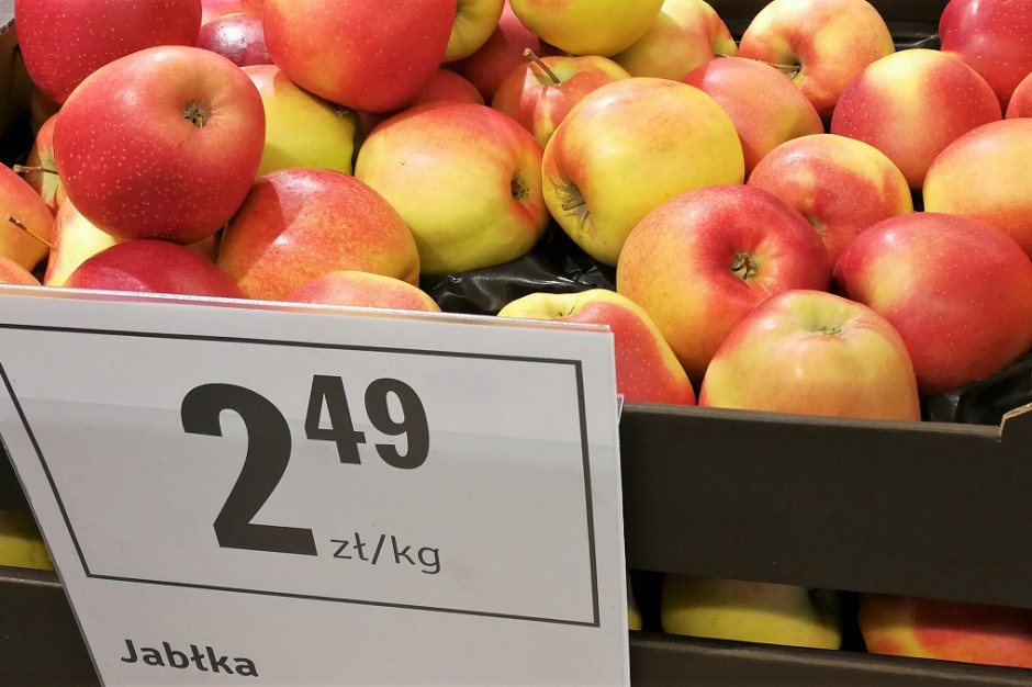 Sieci rekordowo promują jabłka. Producenci: Ceny w sklepach nie spadają, a branża walczy o przetrwanie