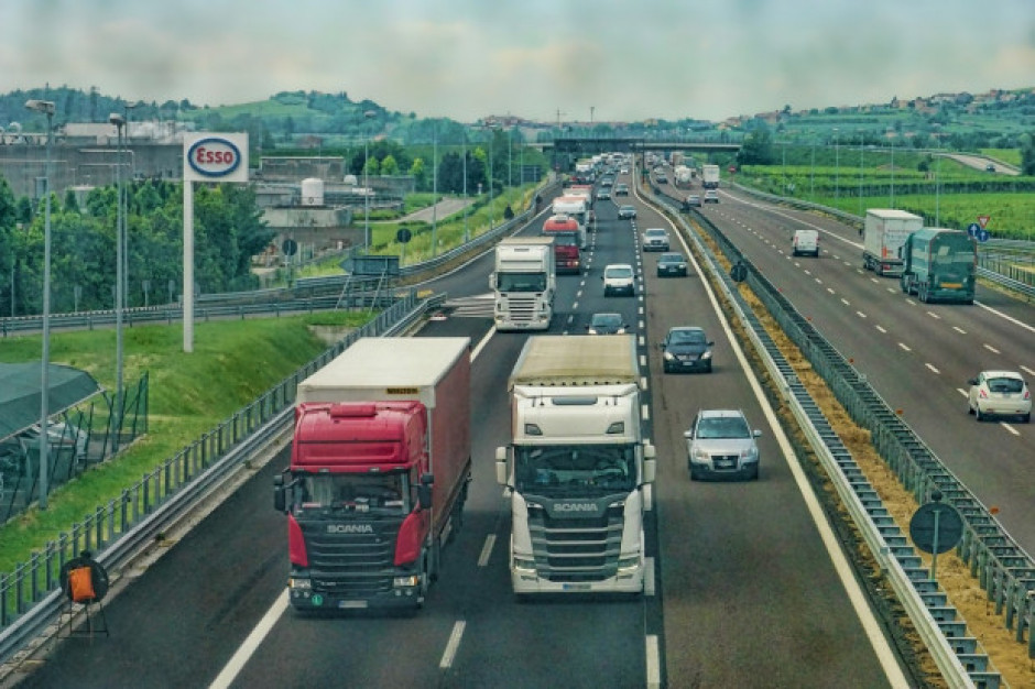 fot. Pixabay Dla pracodawców w branży transportu ciężkiego podwyżki płacy minimalnej to problem
