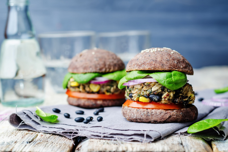 fot. shutterstock Koniec z wegańskimi burgerami? Branża mięsna przeciwna
