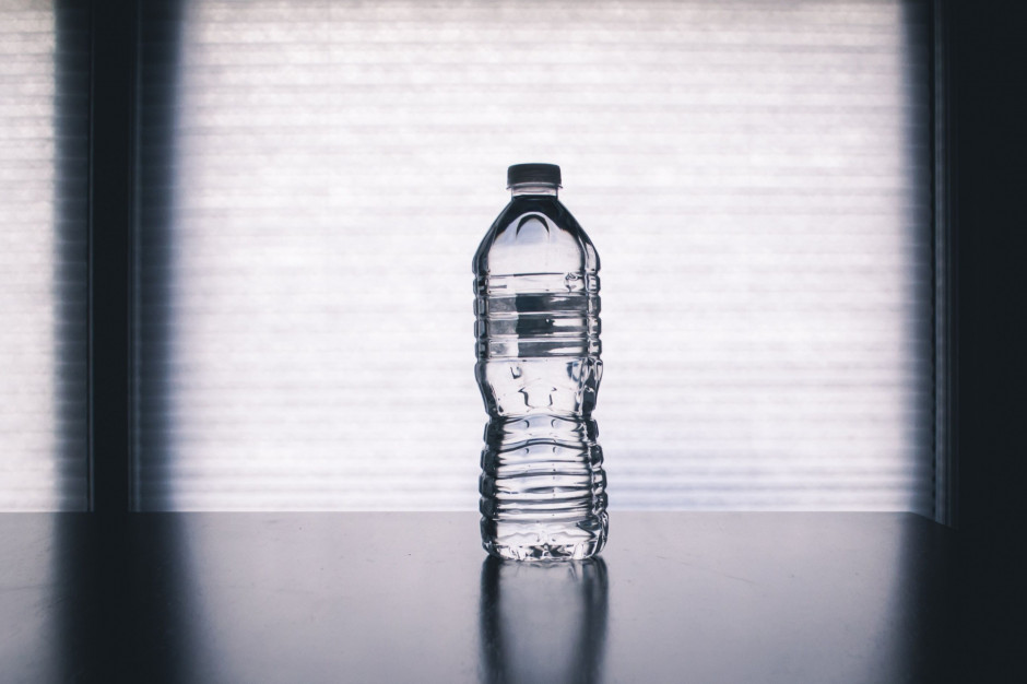 fot. unsplash.com Wartość sprzedaży detalicznej wód butelkowanych w Polsce może przekroczyć 6 mld zł do 2020 r.