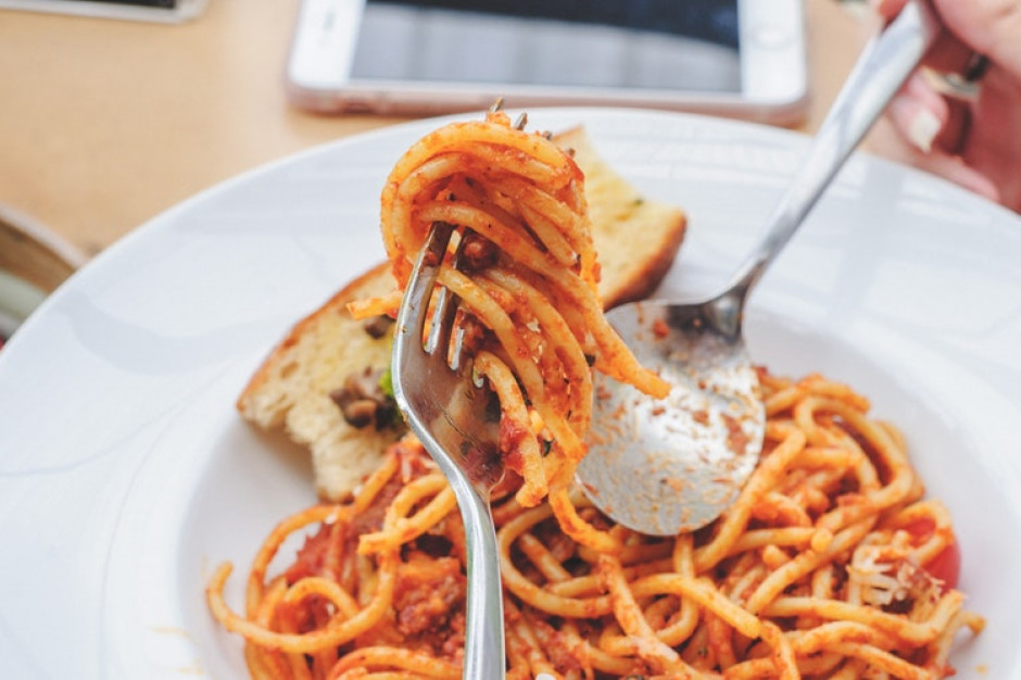 fot. unsplash.com Burmistrz Bolonii przeciwko spaghetti po bolońsku
