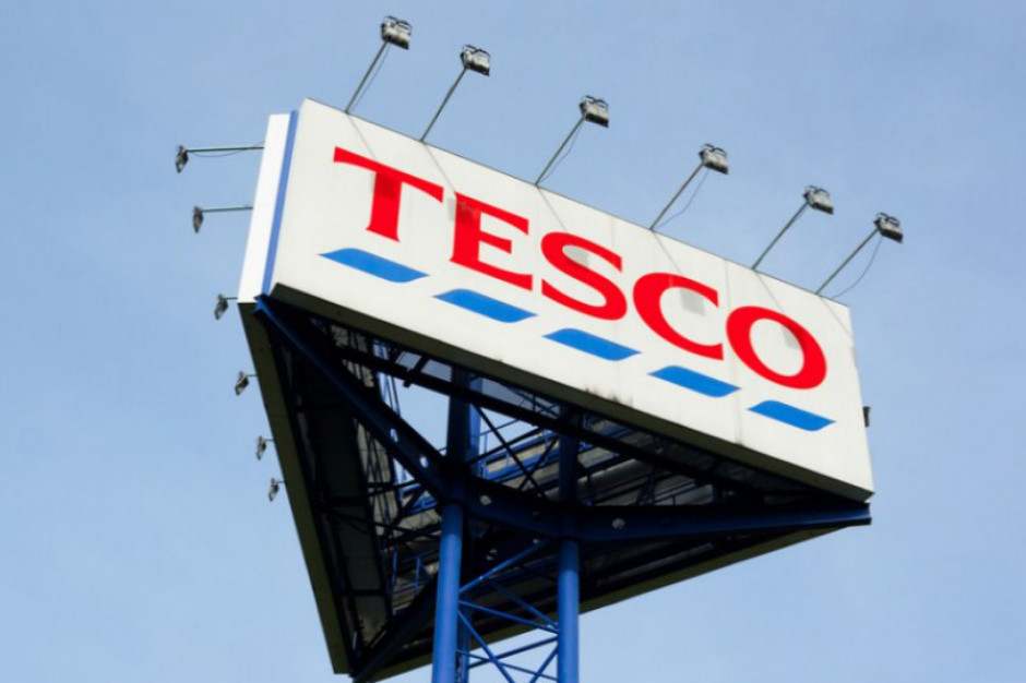 fot. shutterstock Tesco eksperymentuje ze sprzedażą owoców i warzyw bez plastikowych opakowań