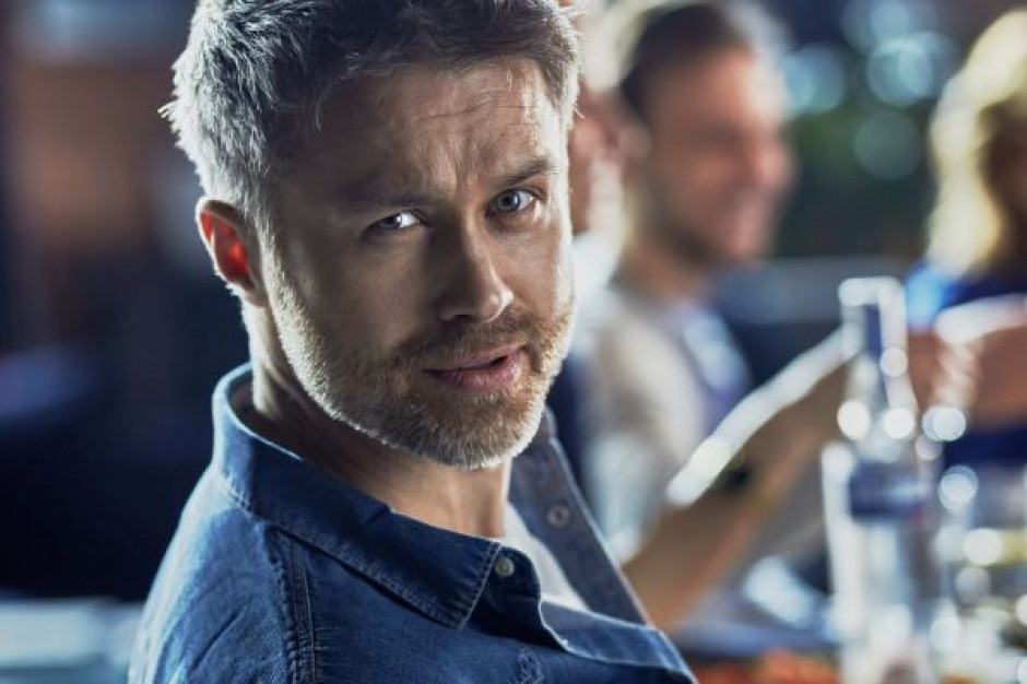 Maciej Zakościelny fot. (Cezary Kazimierowski) materiały prasowe Maciej Zakościelny w nowej kampanii marki Wyborowa „Tysiące powodów do spotkań”