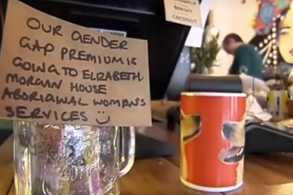 fot. kadr za YouTube Australia: Zamknięcie restauracji, w której mężczyźni płacili więcej (wideo)