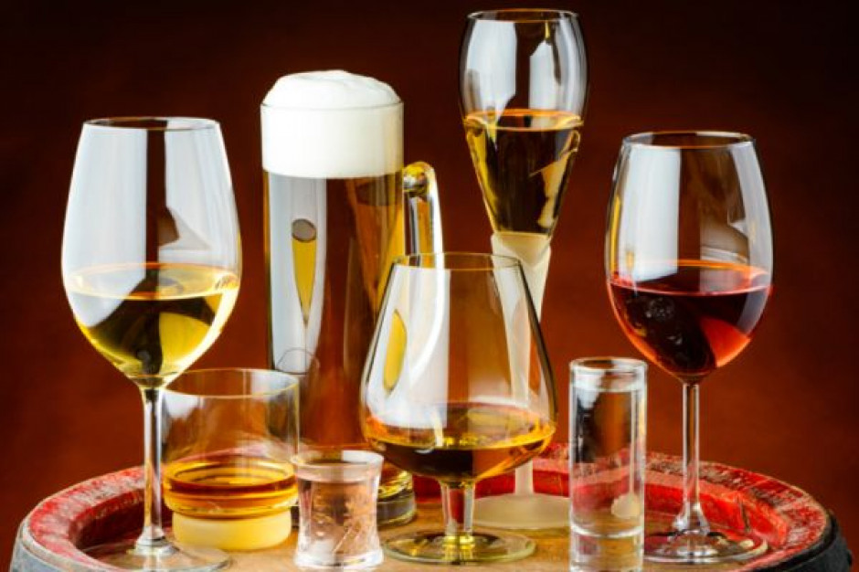 fot. Shutterstock Badanie: obciążenia fiskalne i przepisy dot. reklamy dla wszystkich alkoholi powinny być takie same