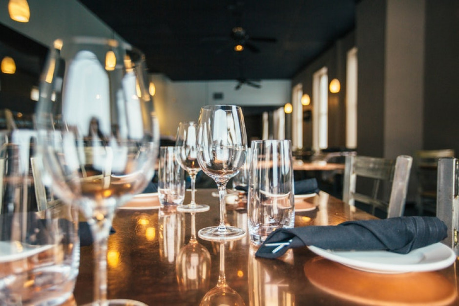 fot. unsplash.com Hotelarze i restauratorzy szykują się na rekordowy sezon letni. Aż 6 na 10 liczy na wzrost obrotów