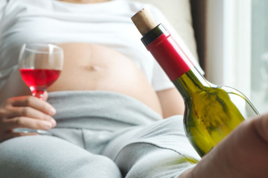 fot. shutterstock W ciąży nie ma bezpiecznej ilości alkoholu