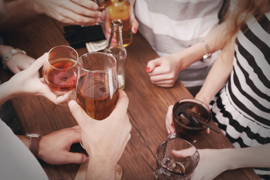 fot. Shutterstock Polacy lubią zmieniać zwyczaje pijąc alkohole, szukają zróżnicowania i lubią testować (badanie)