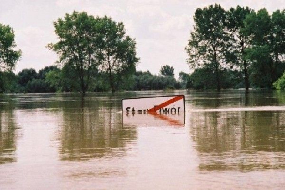 fot.PTWP Sanepid: żywność w czasie powodzi może ulec zepsuciu, może być szkodliwa