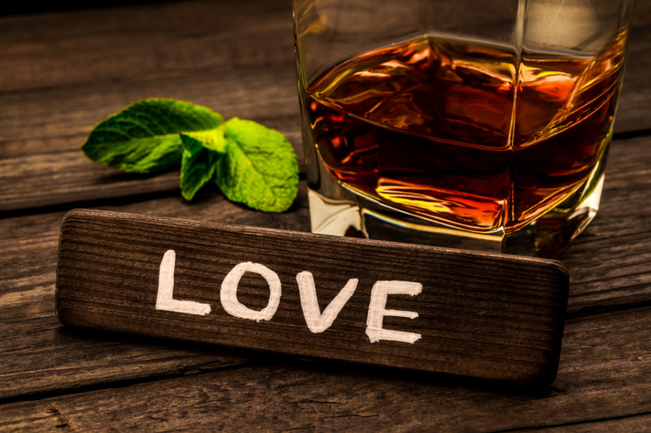 fot. Shutterstock Casualowy piątek: miłość do whisky rozkwita