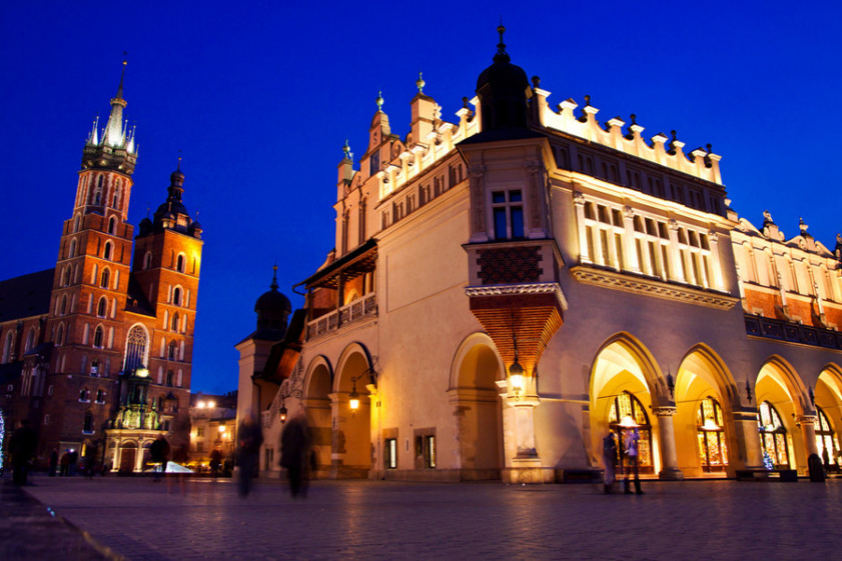 fot. shutterstock Kraków: Od 1 września część przedsiębiorców nie będzie sprzedawać alkoholu nocą