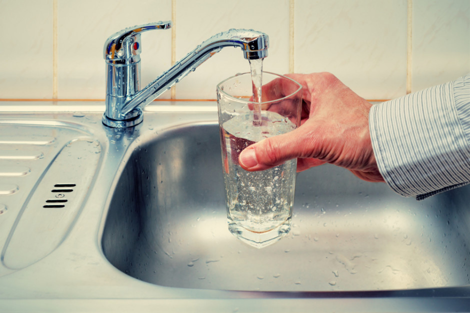 fot. shutterstock Łódzkie: Radni będą pić kranówkę zamiast wody butelkowanej