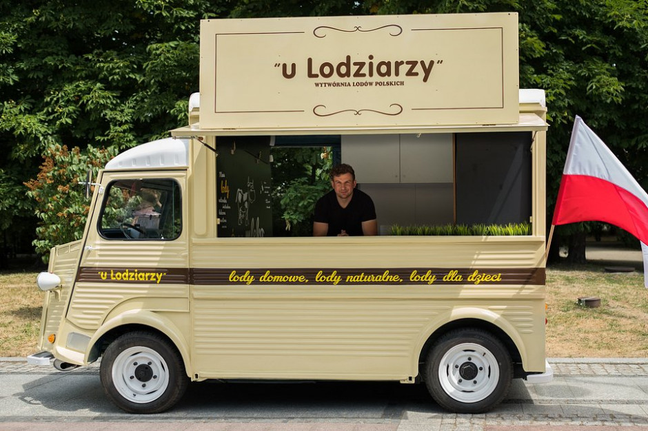 Krzysztof Kuderewski fot. „u Lodziarzy” Wytwórnia Lodów Polskich W Polsce nastała moda na lody lokalne, wytwarzane z regionalnych specjałów