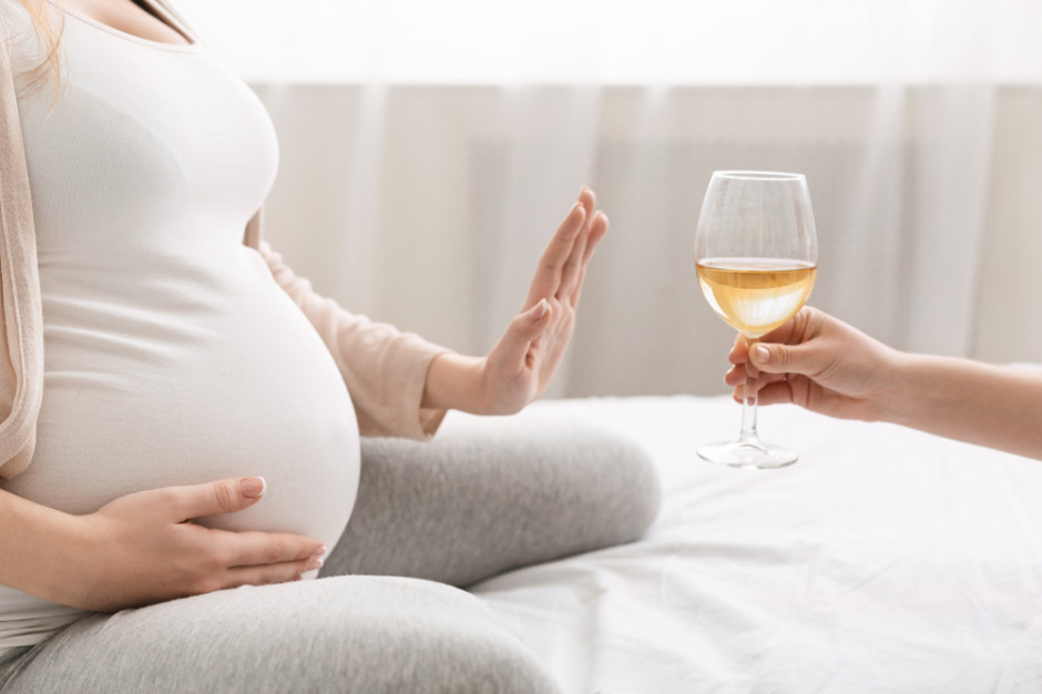 fot. shutterstock Naukowcy: Alkohol pity podczas ciąży zmienia DNA noworodka
