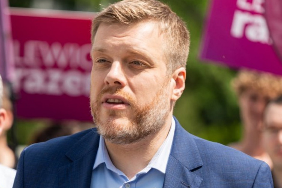 Adrian Zandberg (fot. twitter.com/partiarazem) Lewica Razem chce wprowadzenia powszechnych ubezpieczeń od suszy