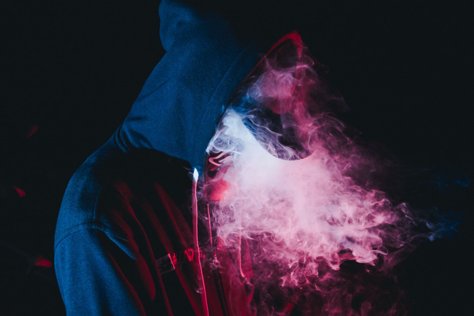 fot. unsplash.com E-papierosy jak dopalacze – GIS będzie ostrzegał młodzież w szkołach