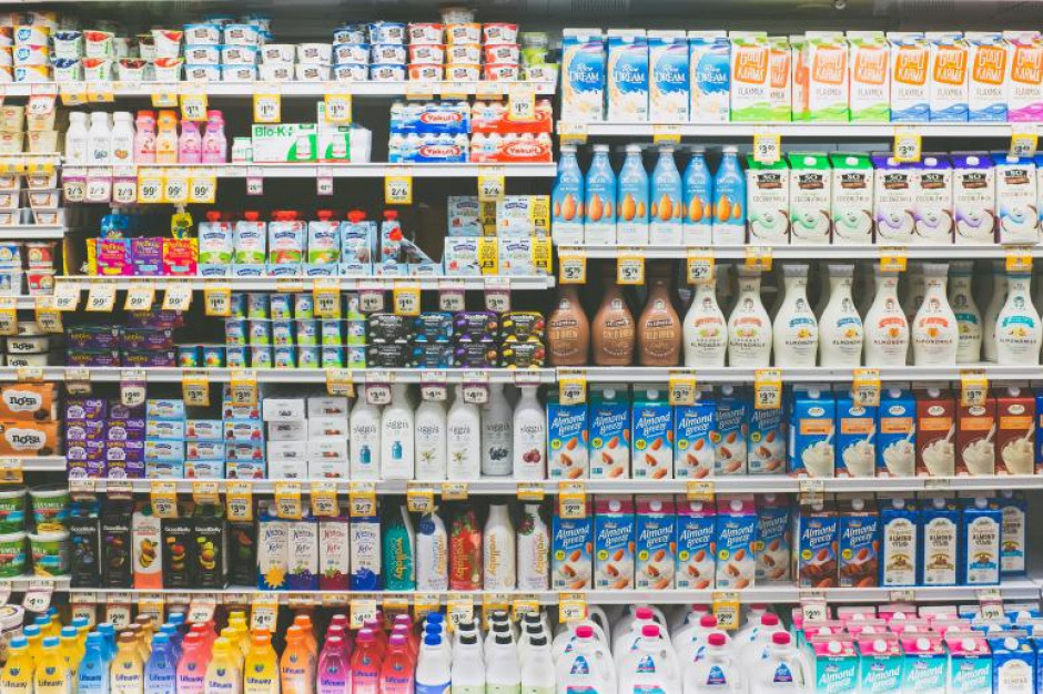 fot. Unsplash EDA przedstawiła wytyczne do. opakowań plastikowych