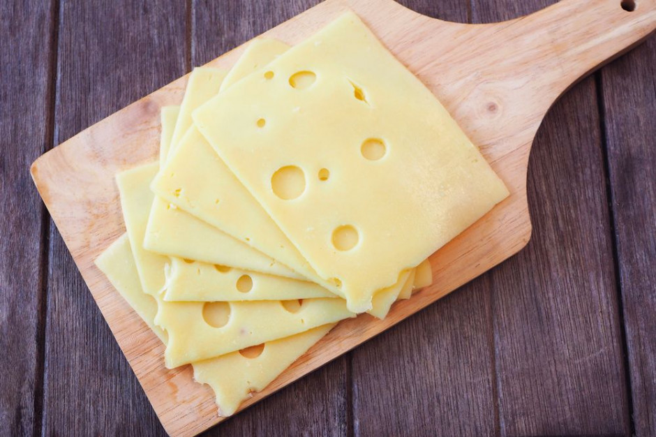 fot. shutterstock.com GIS ostrzega przed bakteriami w dwóch partiach sera od OSM Ryki