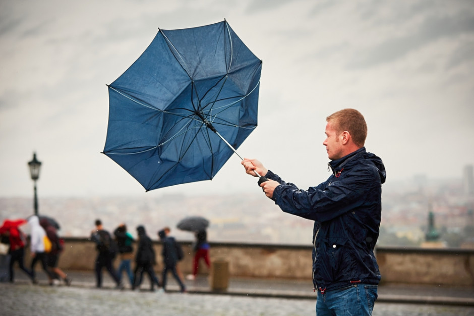 fot. shutterstock IMGW ostrzega: Silny wiatr w całym kraju