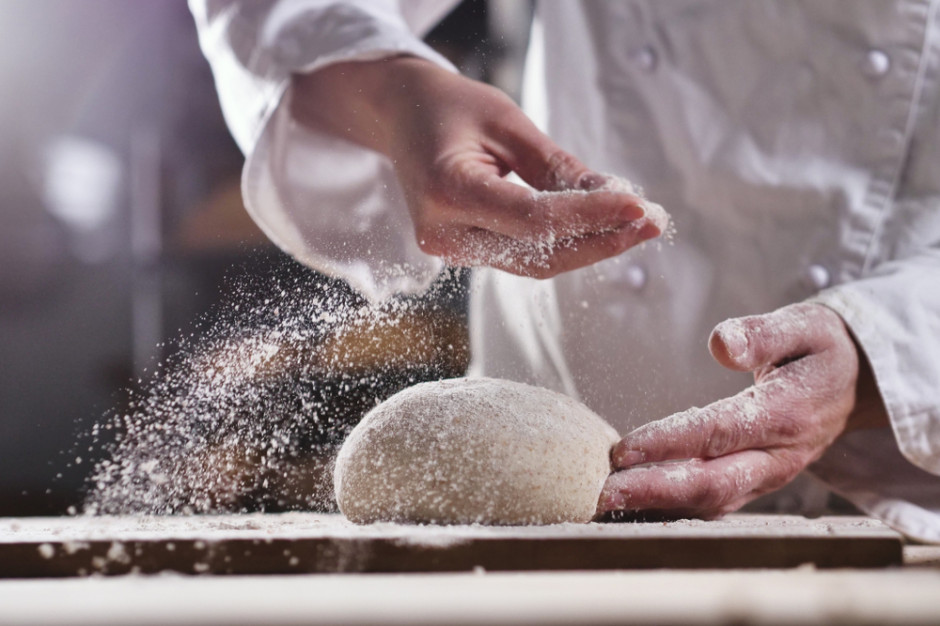 fot. shutterstock W polskich piekarniach brakuje rąk do pracy