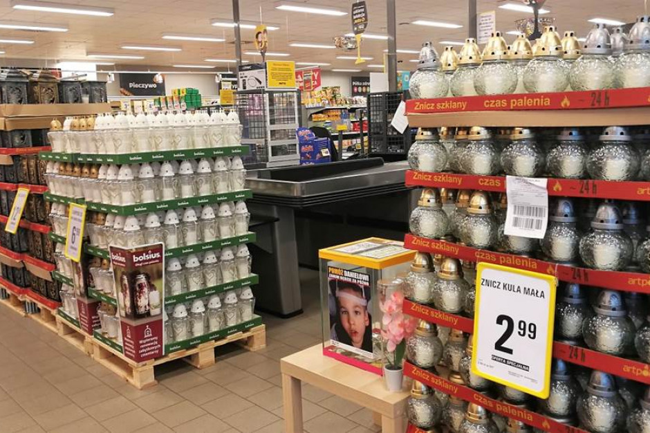 fot. materiały prasowe Polacy pójdą po znicze do dyskontów i hipermarketów. Kupią je w promocji