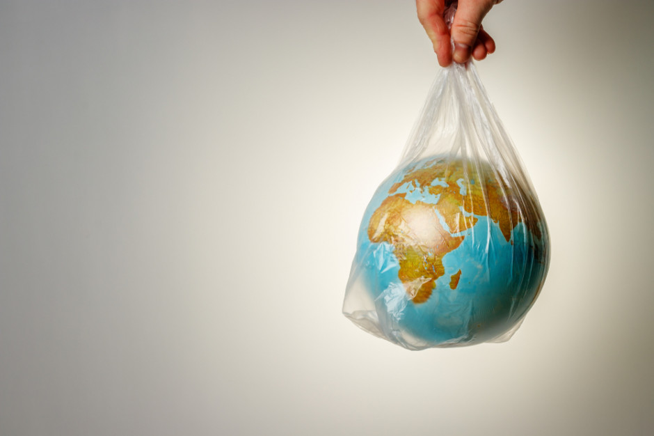 fot. Shutterstock Raport: plastik większym problemem niż zmiany klimatu