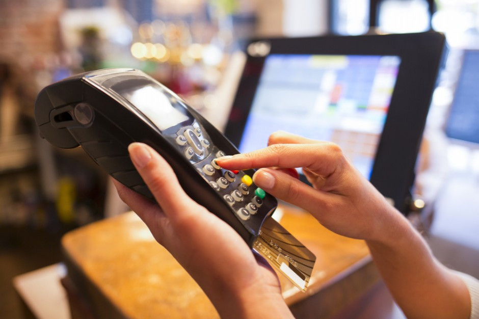 fot. shutterstock.com NBP: w sklepach w II kwartale br. wypłacono kartami 610,9 mln zł
