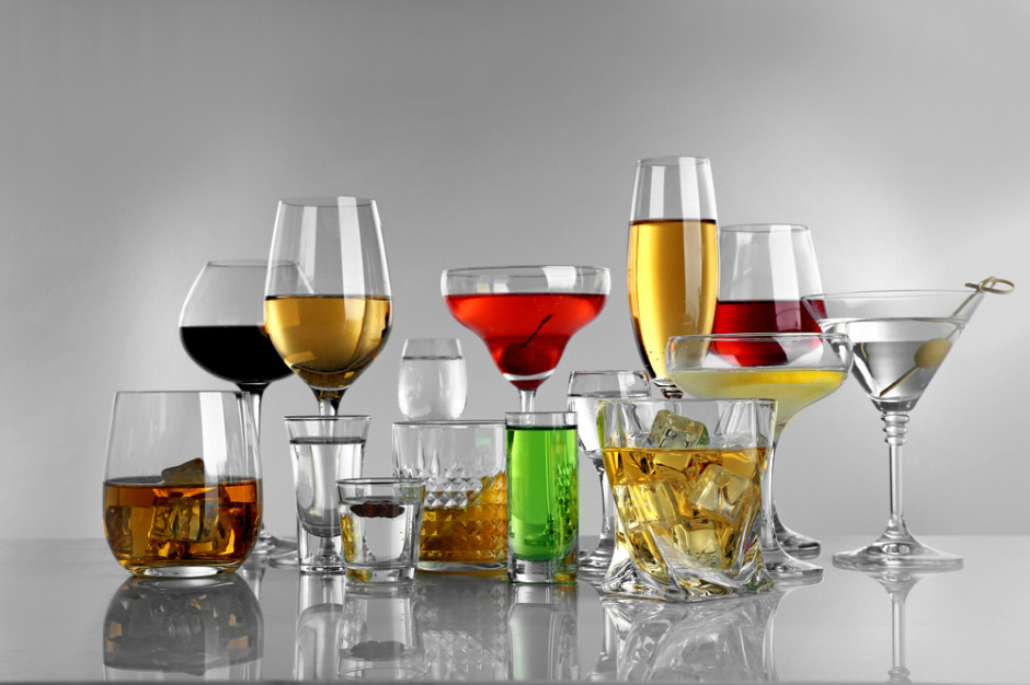 fot. Shutterstock Pijemy więcej i coraz częściej sięgamy po alkohole z wyższej półki