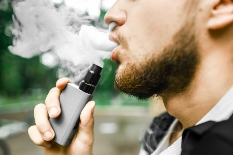 Eksperci:  E-papierosy nie są wcale zdrowym zamiennikiem papierosów tradycyjnych