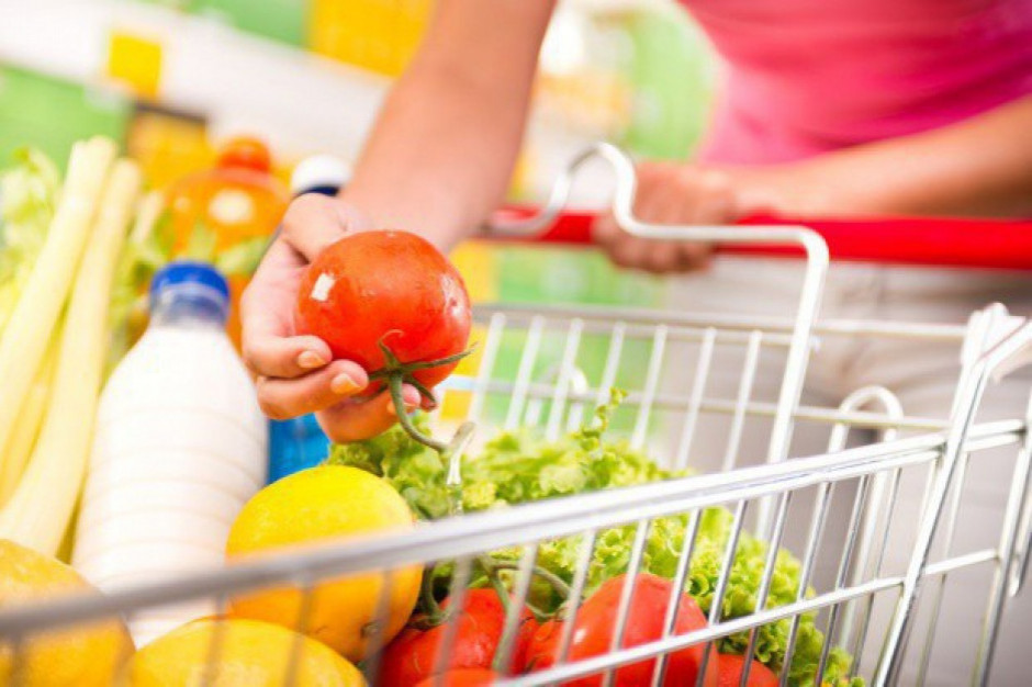 fot. shutterstock Analiza: produkty w sklepach małoformatowych mogą kosztować nawet 30 proc. więcej niż w dyskontach