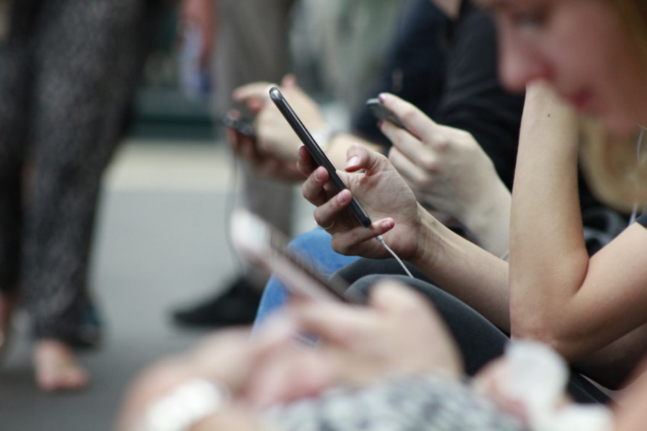 fot. unsplash Badanie: W tym roku co trzeci prezent zostanie kupiony za pomocą smartfona lub tabletu