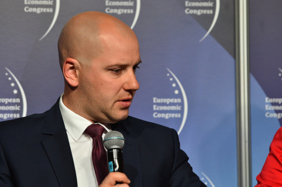 Wiceminister Gadomski: chcemy wymusić na producentach, aby produktów słodzonych było mniej
