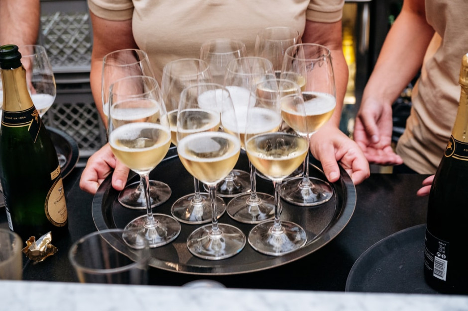 fot. unsplash Casualowy piątek: Nastał czas win musujących. Prosecco góruje nad szampanem