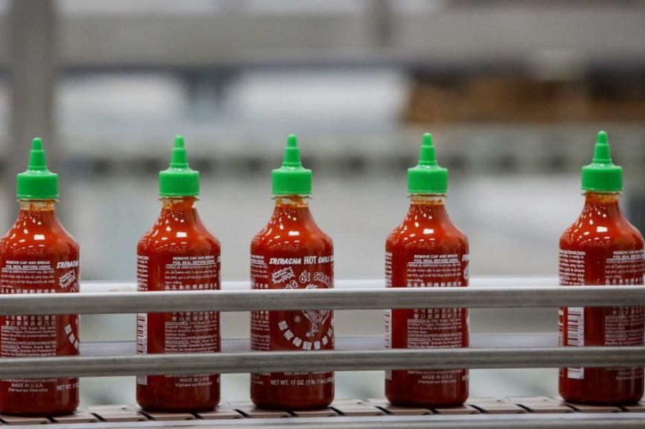fot. Bloomberg Eksplodujące butelki z ostrym sosem Sriracha trafiły do sklepów