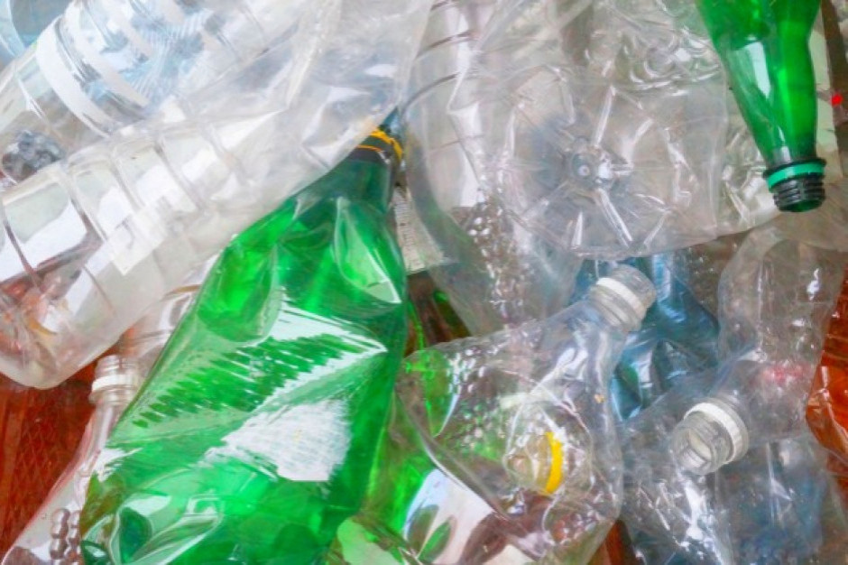 Ministerstwo Klimatu: Selektywna zbiórka butelek z tworzyw sztucznych na poziomie 77 proc. do 2025 r.