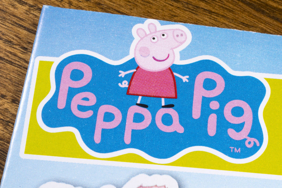Badanie wykazało, że połowa produktów spożywczych i napojów z popularnymi postaciami z kreskówek, takimi jak Świnka Peppa i Psi Patrol na opakowaniach, zawierała dużo tłuszczu, tłuszczów nasyconych, cukru i soli, fot. shutterstock Lidl usunie postaci z kreskówek z opakowań płatków dla dzieci