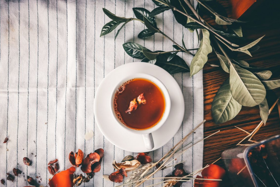 fot. unsplash.com Regularne picie herbaty pomaga żyć dłużej