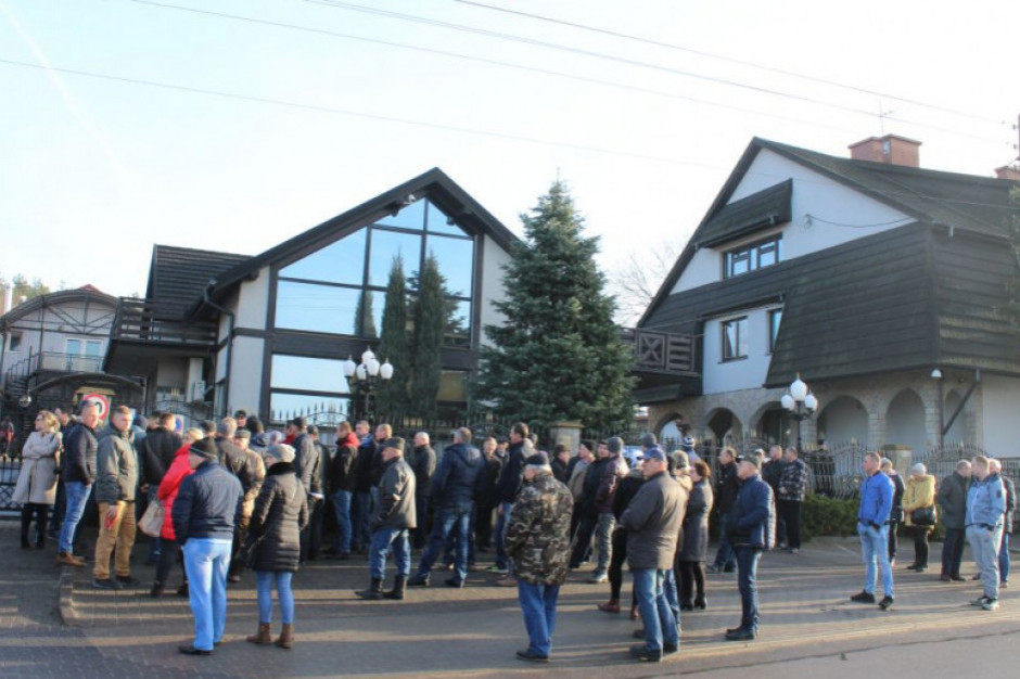 fot. farmer.pl ZM Zbyszko: Hodowcy znów protestowali przed zakładem