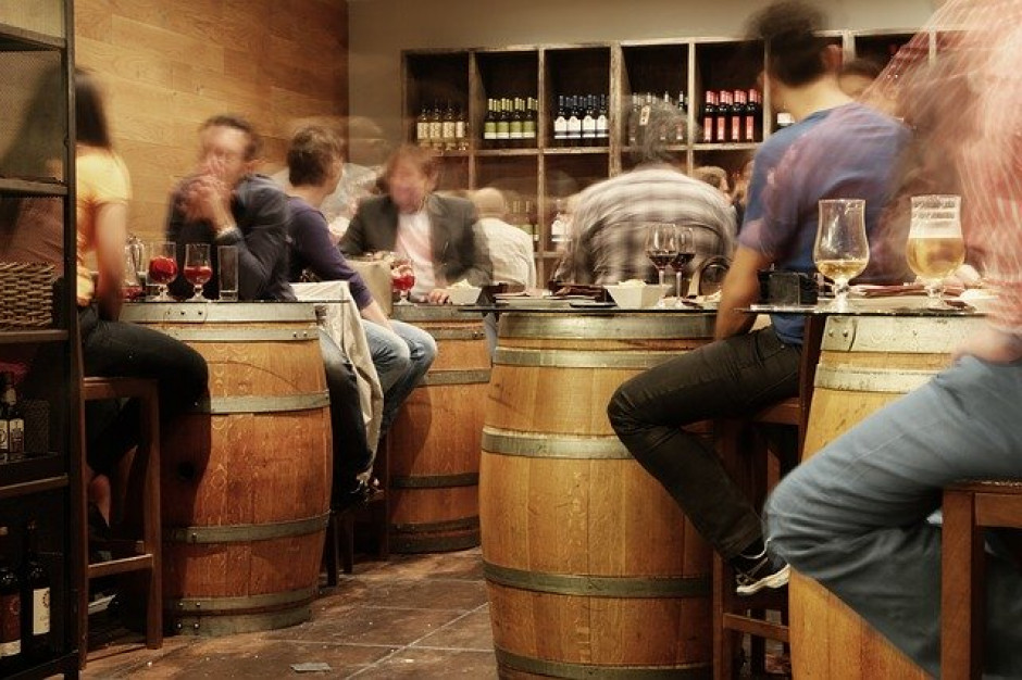 fot. pixabay.com Badanie: jedna czwarta Francuzów spożywa za dużo alkoholu