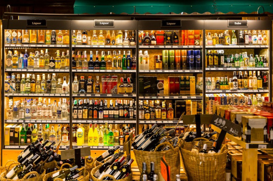 fot. shutterstock ZP PPS: plan powiększenia opłaty od małych opakowań alkoholi niezgodny z Konstytucją RP i prawem UE