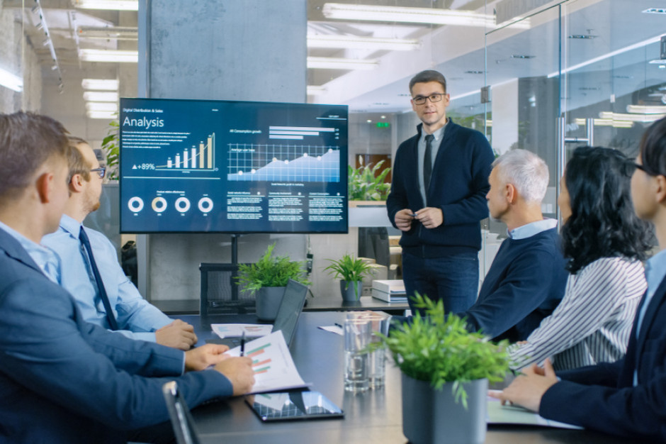 Prezesi firm w Polsce i Europie Środkowo-Wschodniej są mniej pesymistyczni w ocenie rozwoju gospodarczego niż reszta świata, fot. shutterstock PwC: 43 proc. szefów firm naszego regionu Europy spodziewa się spowolnienia gospodarczego