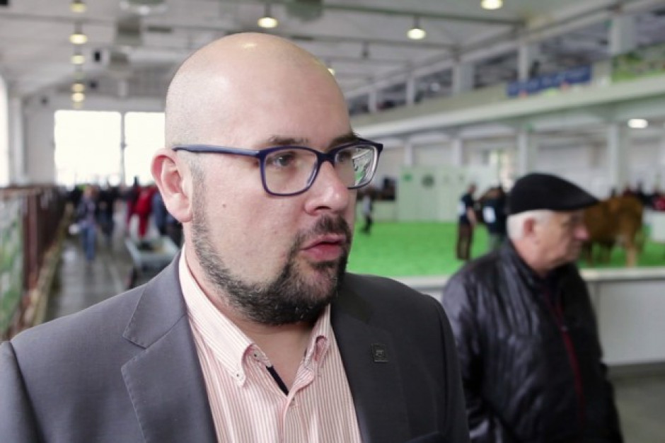 Według Jacka Zarzeckiego w pomyśle podatku od mięsa chodzi nie o ekologię, lecz o pieniądze. fot. YouTube Podatek od mięsa ma sprawić, by hodowla zwierząt stała się nieopłacalna