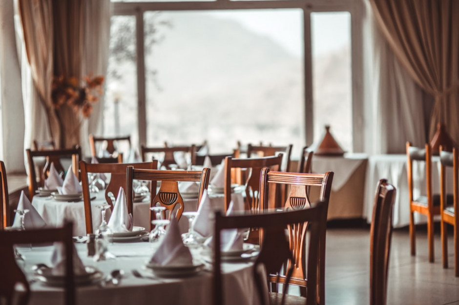 Konsumenci najwyżej oceniają firmy z branży pozaspożywczego handlu detalicznego i gastronomii, fot. unsplash/ Zakaria Zayane Analiza: firmy z branży pozaspożywczego handlu detalicznego i gastronomii najbardziej doceniane przez konsumentów