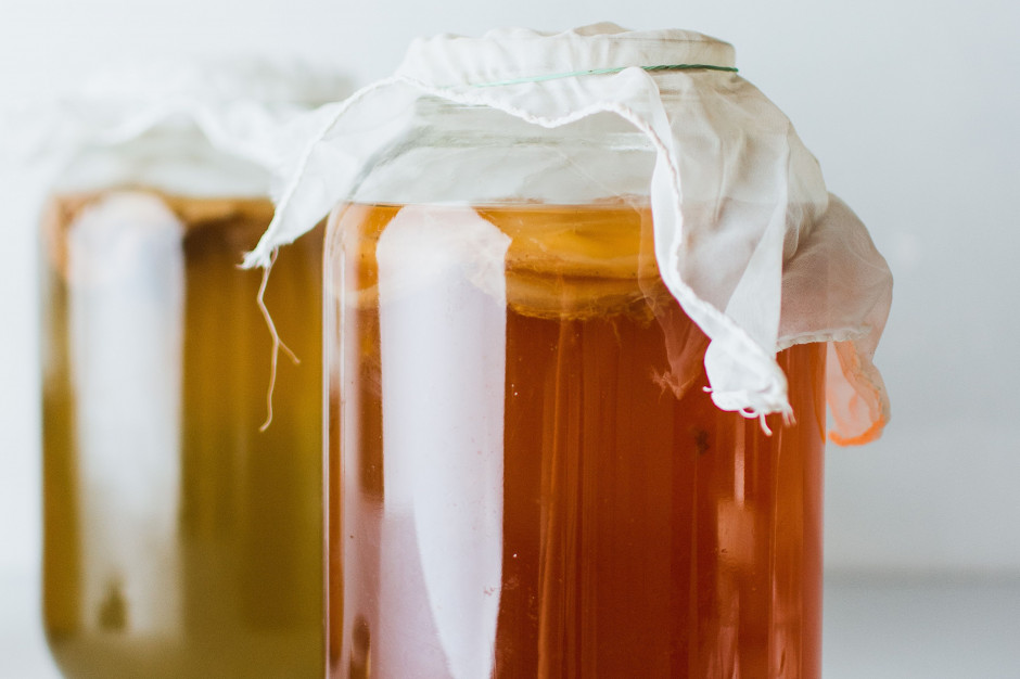 Szczególną grupą żywności, która wspomaga zdrowie człowieka, są napoje funkcjonalne; fot. unsplash.com Zastosowanie naparu herbacianego Kombucha i kultury symbiotycznej Scoby do produkcji fermentowanego napoju mlecznego