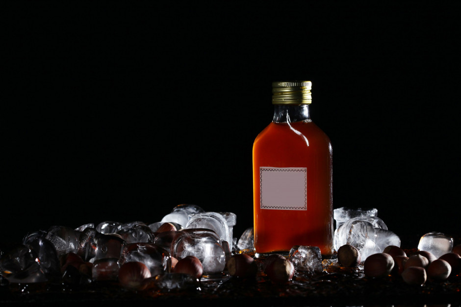 W projekcie ustawy przewidziano nałożenie opłat na napoje alkoholowe w opakowaniach o małej objętości; fot. shutterstock.com Stock Spirits rozważa kroki prawne ws podatku od