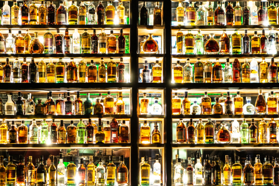 Francuzi w 2019 r. eksportowali na zapas, aby zdążyć przed amerykańskimi cłami, fot. shutterstock Francja z rekordowym eksportem alkoholi